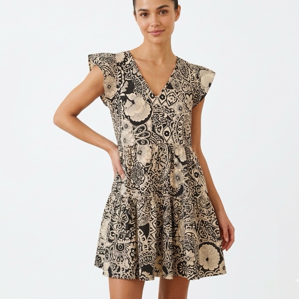 NWOT Bucketlist Black Cream Floral Tiered Mini Dress Boho Flutter Sleeve